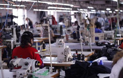 從女工到億萬富翁 二十載風雨路，鑄就六億服飾王國